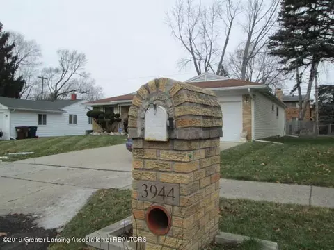 3944 Sheffield Blvd, Lansing, MI 48911 photo 2