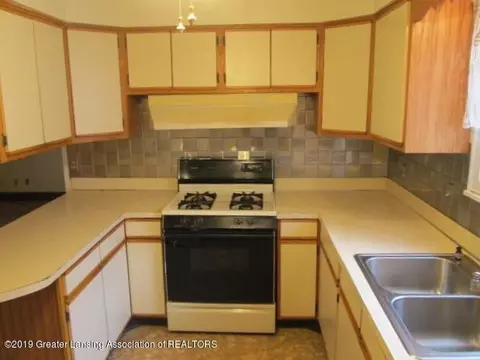 3944 Sheffield Blvd, Lansing, MI 48911 photo 10