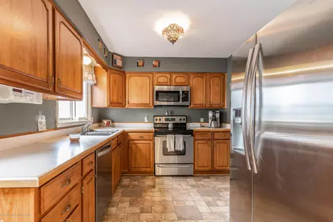 1742 E Stoll Rd, Lansing, MI 48906 photo 7