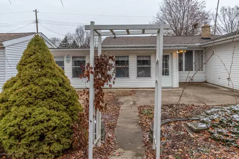 1742 E Stoll Rd, Lansing, MI 48906 photo 23
