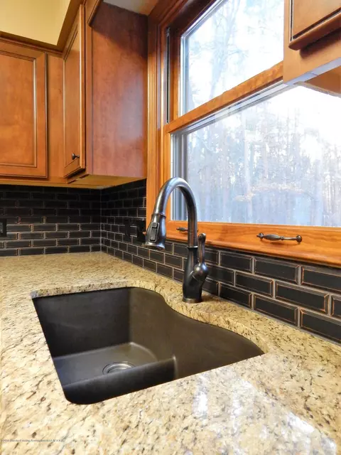 12460 Upton Rd, Bath, MI 48808 photo 11