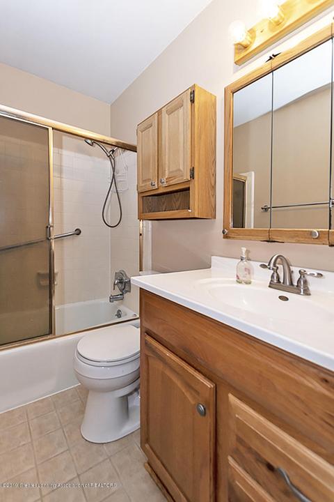 816 W 818 W Main St, Dewitt, MI 48820 photo 5