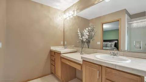 7979 Ashbrook Dr, Haslett, MI 48840 photo 12