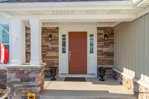 1184 Lobelia Ln, Dewitt, MI 48820 photo 2