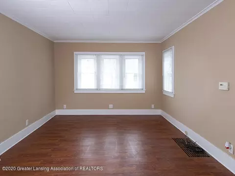 1108 Hapeman St, Lansing, MI 48915 photo 2