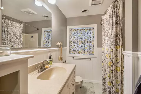 5638 Old Lansing Rd, Lansing, MI 48917 photo 9