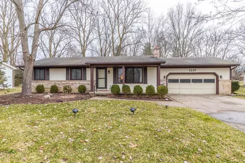 1237 Sandhill Dr, Dewitt, MI 48820 photo 1