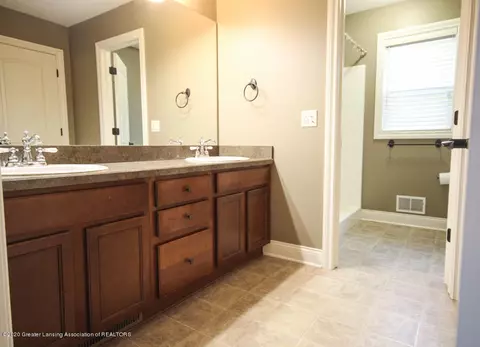 1047 Oakwood, Dewitt, MI 48820 photo 12