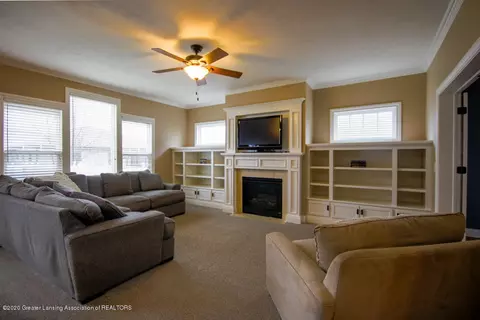 1047 Oakwood, Dewitt, MI 48820 photo 5