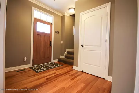 1047 Oakwood, Dewitt, MI 48820 photo 2