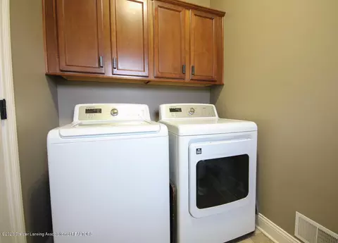 1047 Oakwood, Dewitt, MI 48820 photo 10