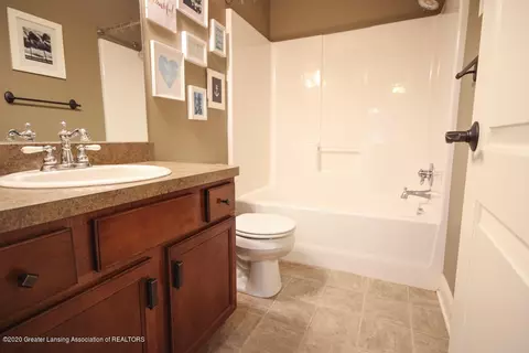 1047 Oakwood, Dewitt, MI 48820 photo 14