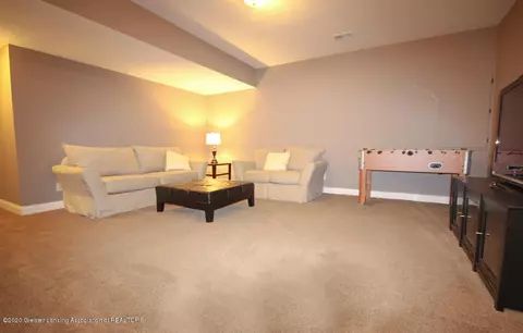 1047 Oakwood, Dewitt, MI 48820 photo 21
