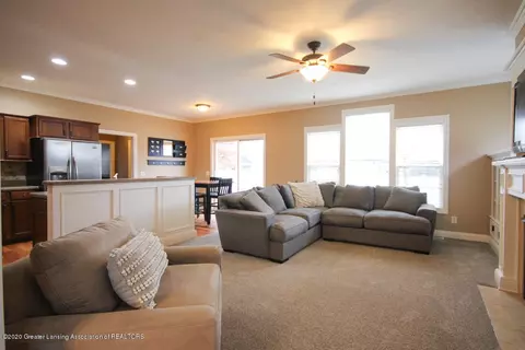 1047 Oakwood, Dewitt, MI 48820 photo 4