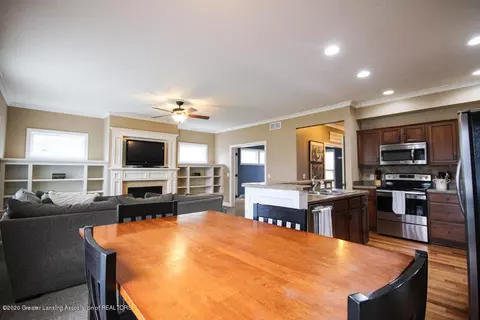 1047 Oakwood, Dewitt, MI 48820 photo 8