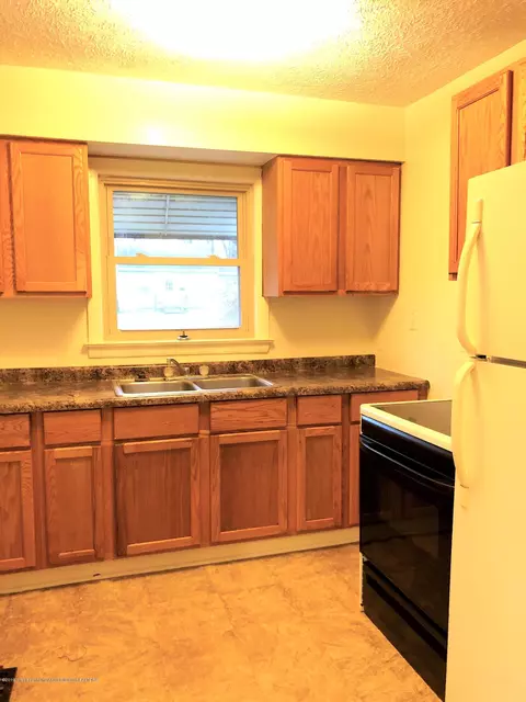 1004 Hapeman St, Lansing, MI 48915 photo 8