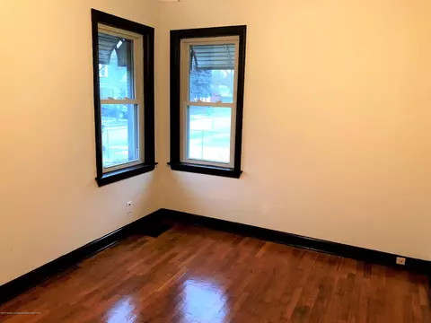 1004 Hapeman St, Lansing, MI 48915 photo 9