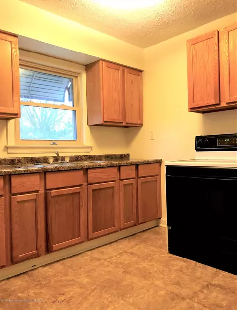 1004 Hapeman St, Lansing, MI 48915 photo 6