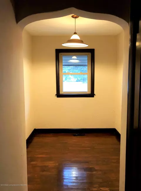 1004 Hapeman St, Lansing, MI 48915 photo 5