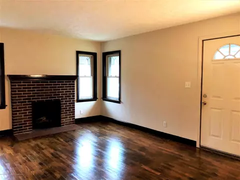 1004 Hapeman St, Lansing, MI 48915 photo 2