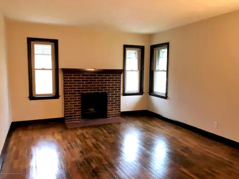 1004 Hapeman St, Lansing, MI 48915 photo 3
