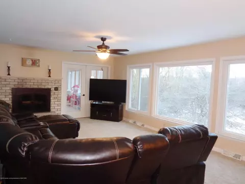 6334 Green Rd, Haslett, MI 48840 photo 3