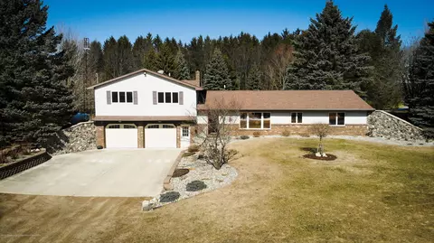 2213 E Hyde Rd, Saint Johns, MI 48879 photo 1