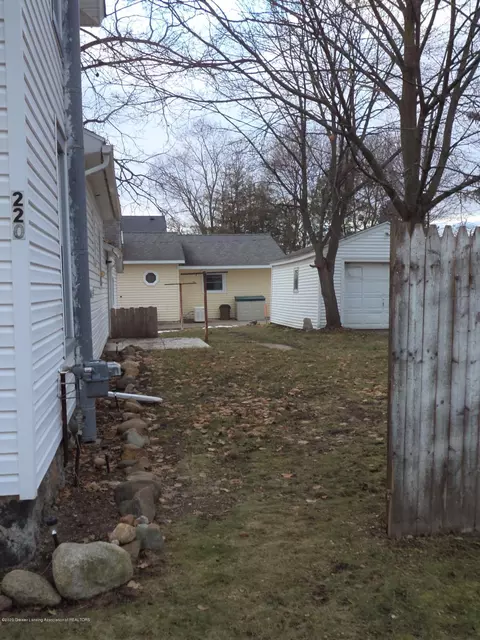 220 E Oak St, Ovid, MI 48866 photo 4