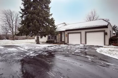 7331 Creekside Dr, Lansing, MI 48917 photo 1