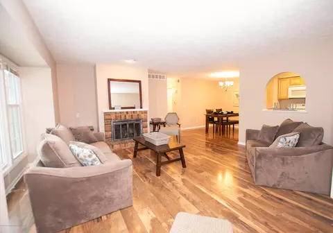 7331 Creekside Dr, Lansing, MI 48917 photo 2