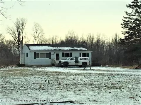 5550 Ballantine Rd, Bath, MI 48808 photo 2