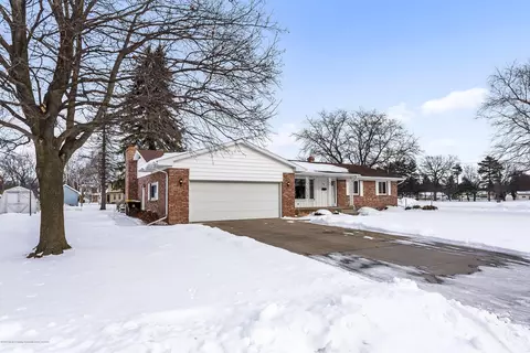 608 Circle Dr, Saint Johns, MI 48879 photo 2