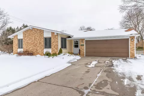5936 Beuna Pkwy, Haslett, MI 48840 photo 2