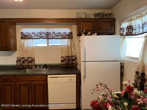 124 E Graham Ave, Lansing, MI 48910 photo 4