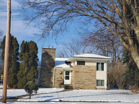 620 Everett Dr, Lansing, MI 48915 photo 1