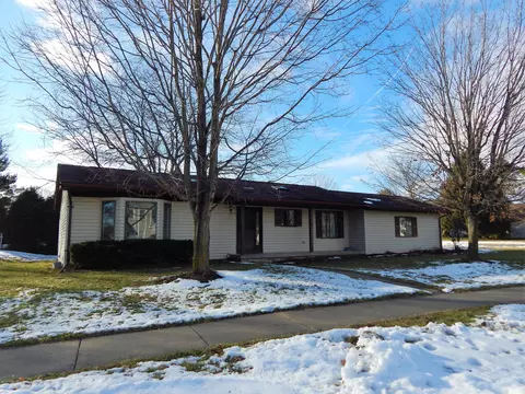 507 Manchester Dr, Dewitt, MI 48820 photo 2