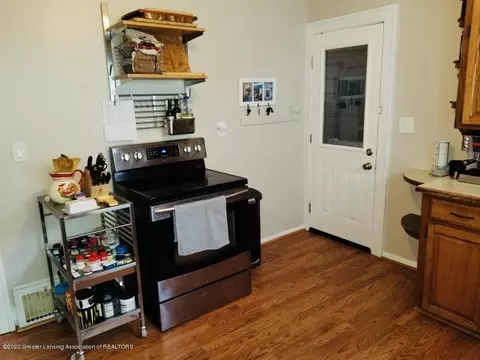 1019 Smith Ave, Lansing, MI 48910 photo 8