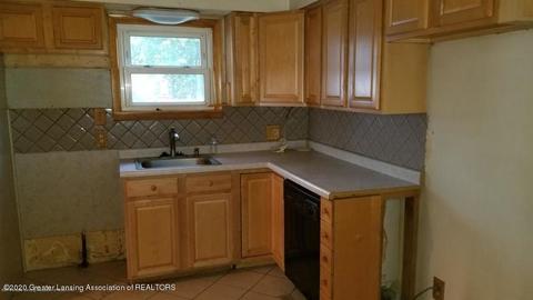 1024 Barr Ave, Lansing, MI 48911 photo 8