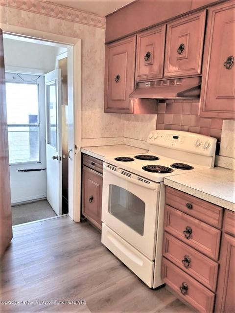 553 E Cavanaugh Rd, Lansing, MI 48910 photo 13