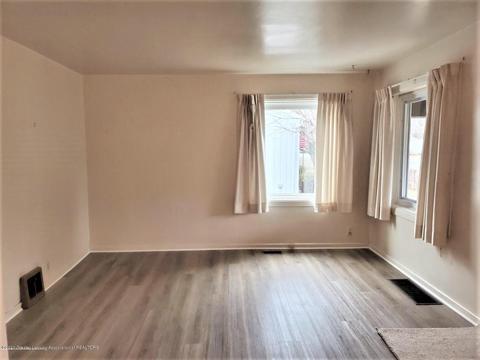 553 E Cavanaugh Rd, Lansing, MI 48910 photo 4