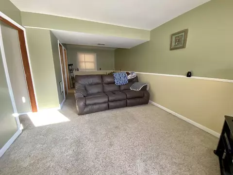 409 Jade Dr, Lansing, MI 48917 photo 18