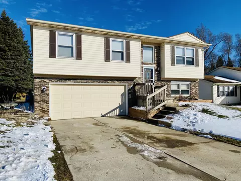 409 Jade Dr, Lansing, MI 48917 photo 1