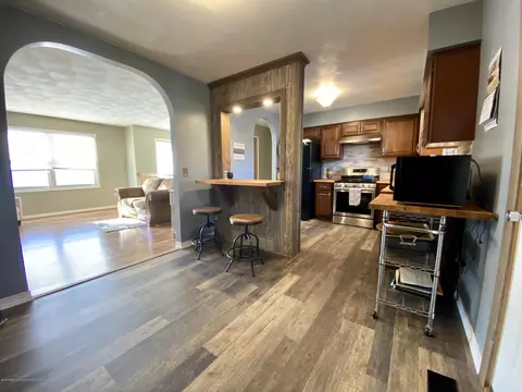 409 Jade Dr, Lansing, MI 48917 photo 3
