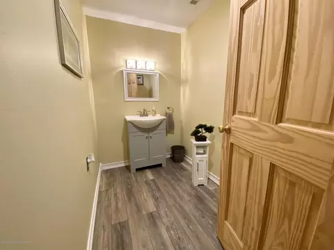 409 Jade Dr, Lansing, MI 48917 photo 17
