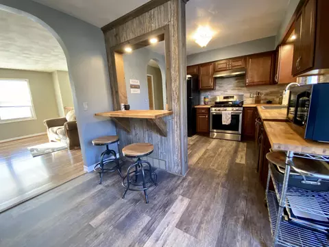 409 Jade Dr, Lansing, MI 48917 photo 4