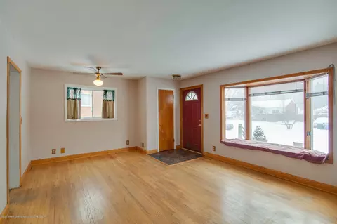 2121 Dillingham Ave, Lansing, MI 48906 photo 2