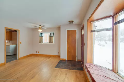 2121 Dillingham Ave, Lansing, MI 48906 photo 4