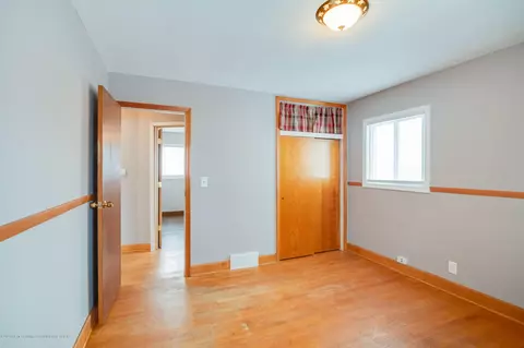 2121 Dillingham Ave, Lansing, MI 48906 photo 9