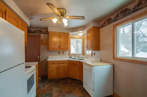 2121 Dillingham Ave, Lansing, MI 48906 photo 5