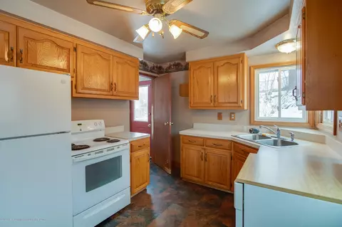 2121 Dillingham Ave, Lansing, MI 48906 photo 6